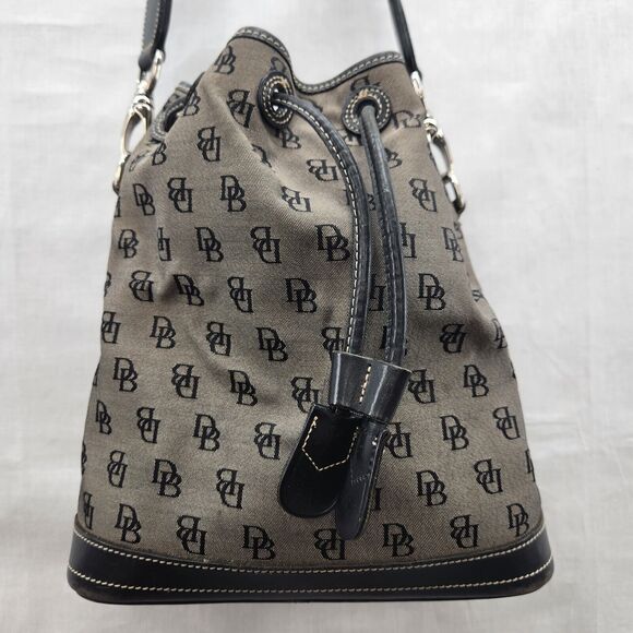 VTG Dooney & Burke Bucket Bag Purse Drawstring Tassel Logo Shoulder Black USA - Picture 2 of 12